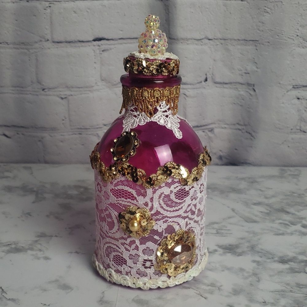 ‎Handmade Victorianesque Pink Decor Bottle